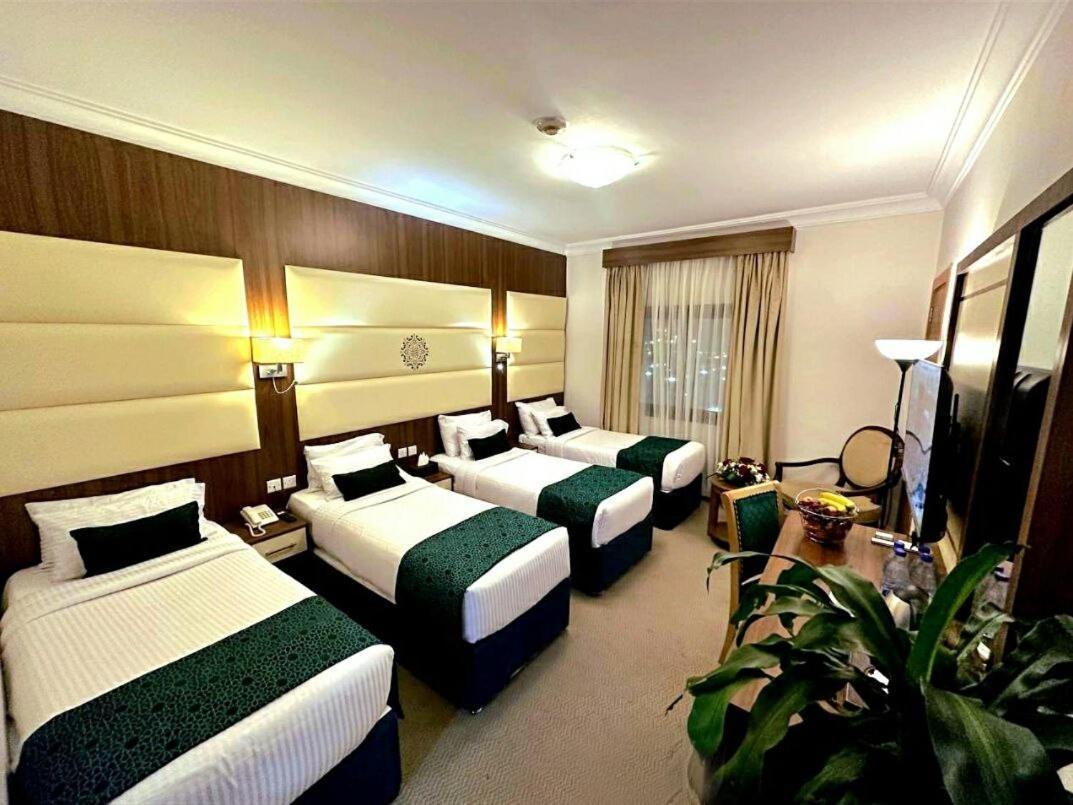 One Inn Hotel Medina Esterno foto