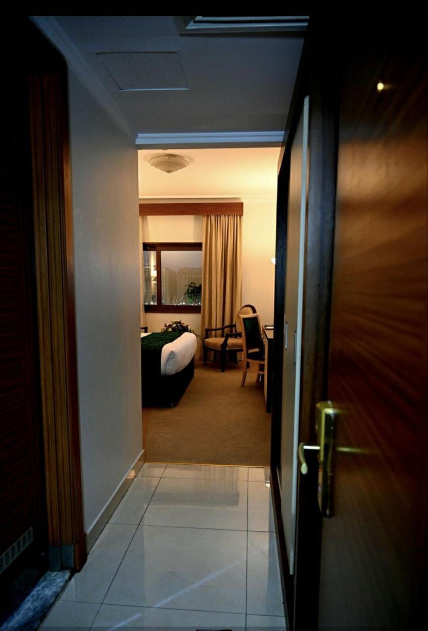 One Inn Hotel Medina Esterno foto
