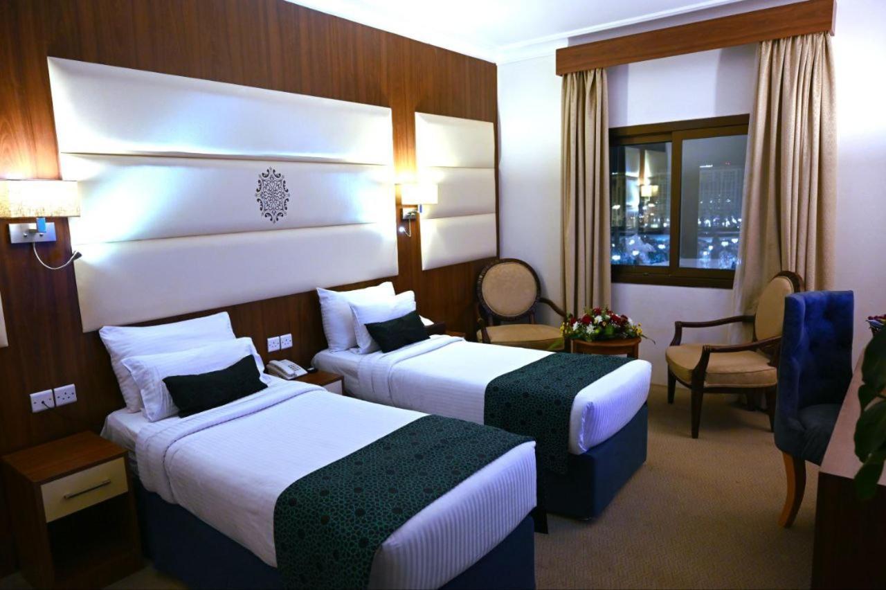 One Inn Hotel Medina Esterno foto