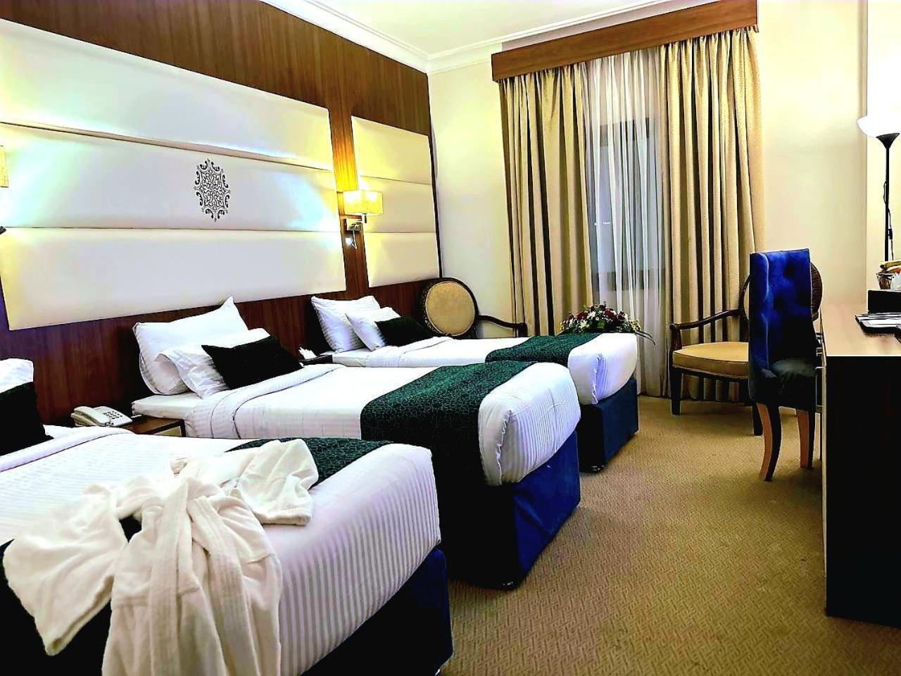 One Inn Hotel Medina Esterno foto