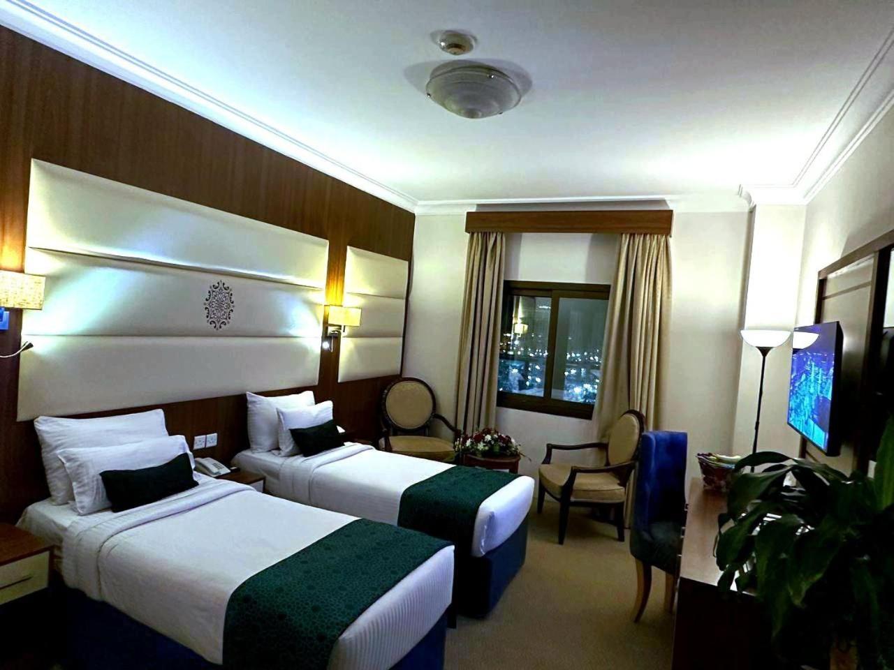 One Inn Hotel Medina Esterno foto