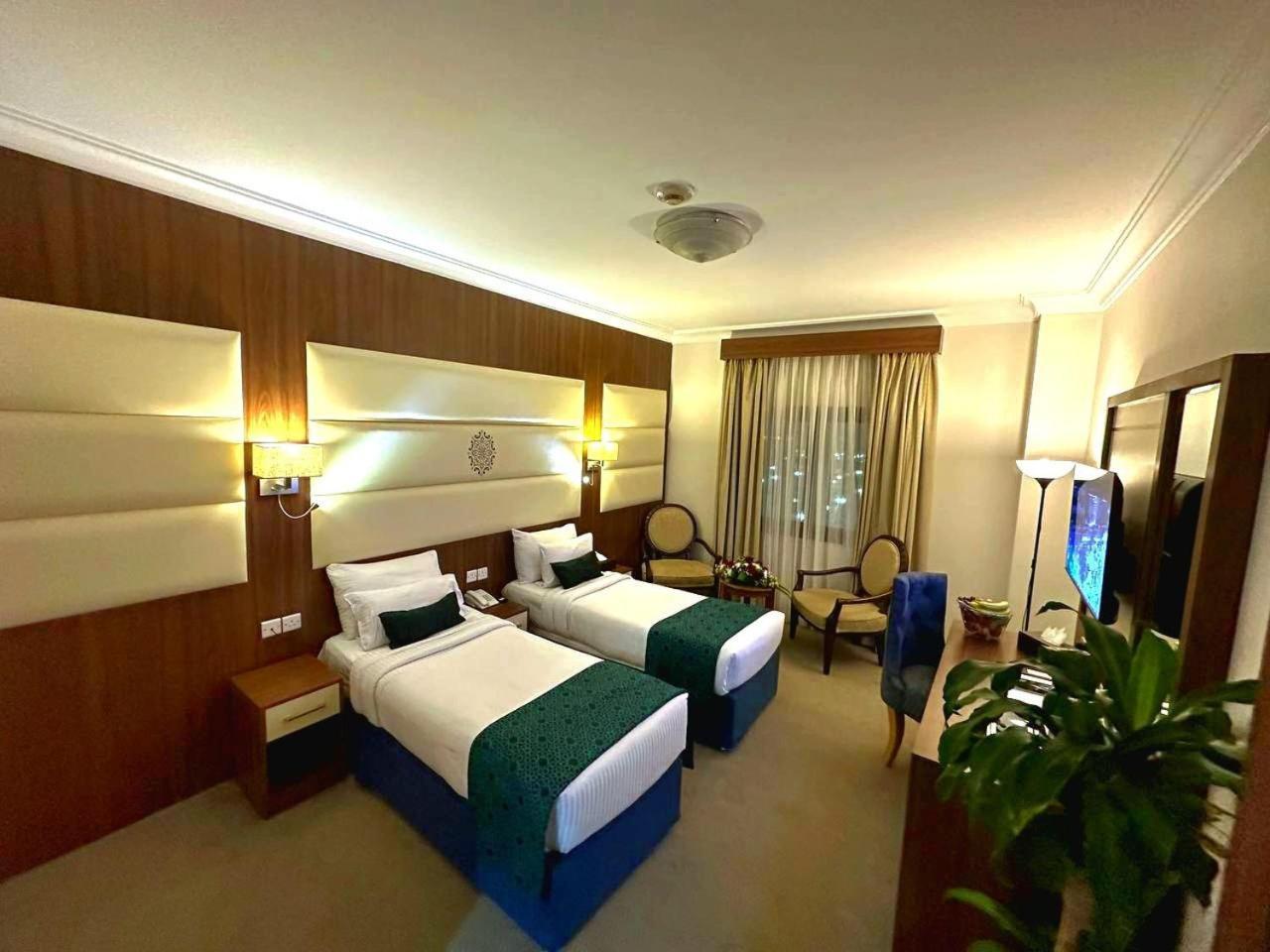 One Inn Hotel Medina Esterno foto
