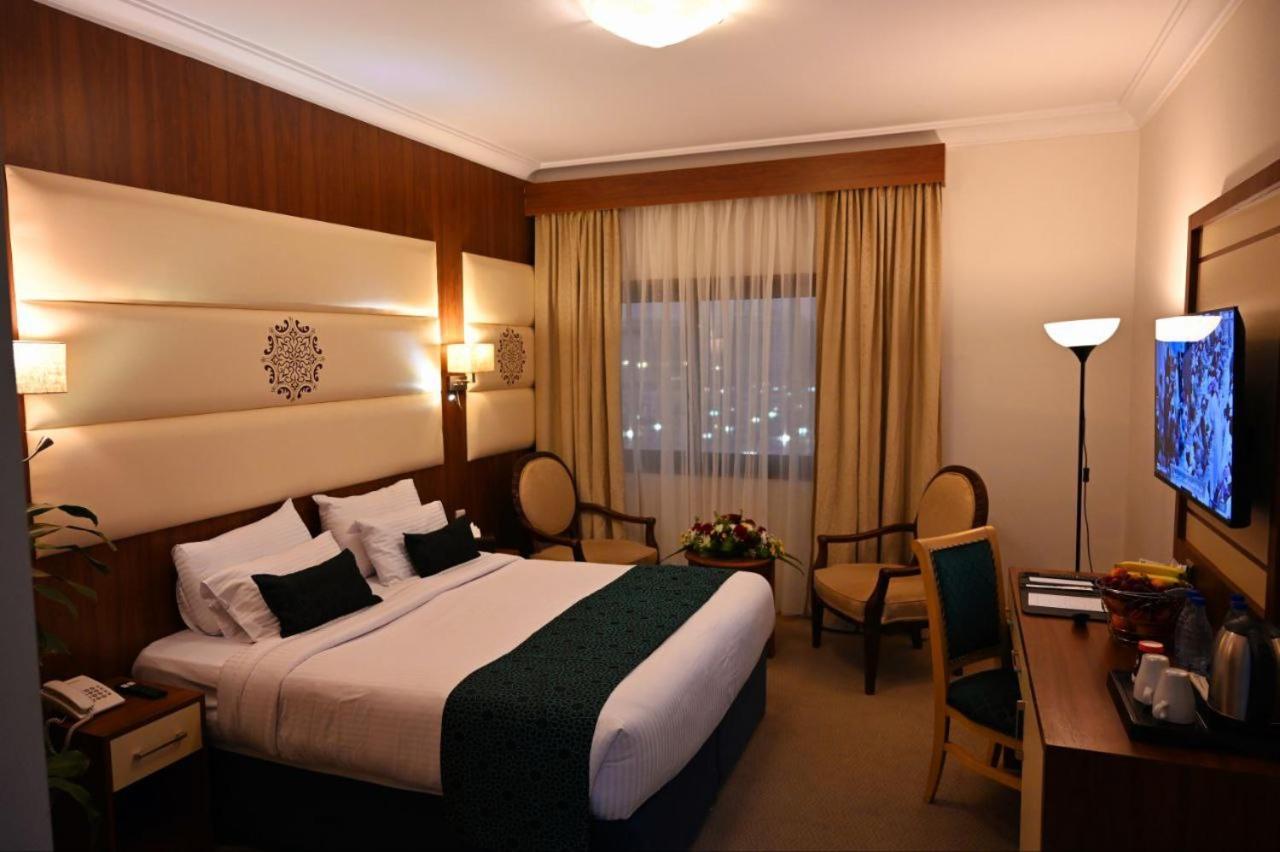 One Inn Hotel Medina Esterno foto